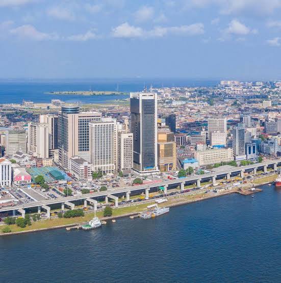 History_Nig's tweet photo. The city of Lagos Nigeria is named after the Portuguese town of Lagos, in Portugal. The Portuguese were the first Europeans to establish a presence in the land inhabited by the Awori people in 1472. Lagos was on its way to becoming a Portuguese colony until the British annexed https://t.co/MhXPi2DIZW