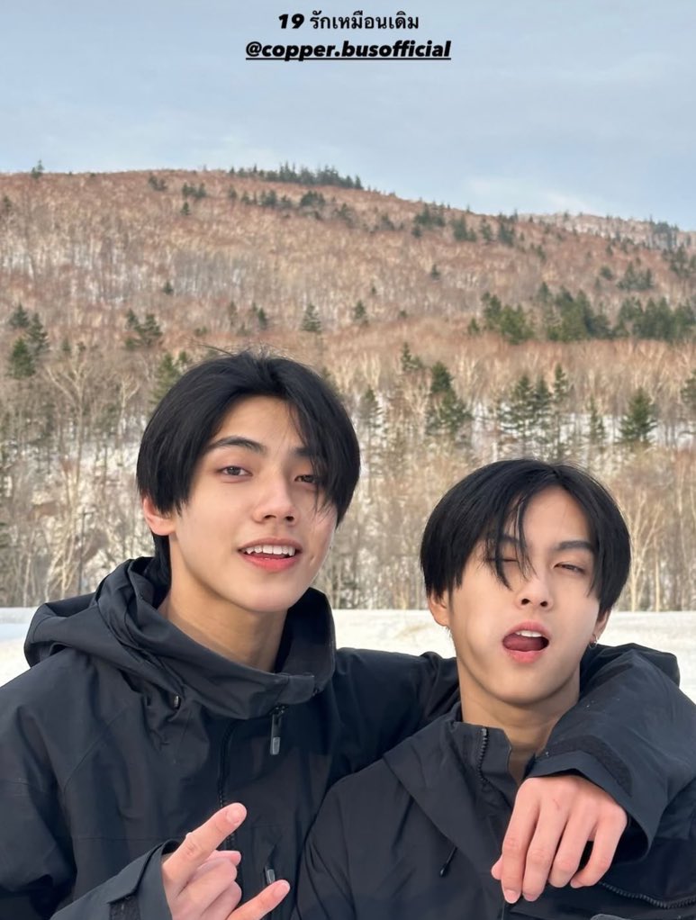 โห แล้วรูปคู่ที่ภีมเป้อลงสตอรี่คู่กันล่าสุดคือตอนวันเกิดเป้อเลยหรอแล้วรูปนี้คือก่อนวันเกิดภีมเนี้ยนะ มึง!! 😭😭😭😭 #ข้าวผัดหมี่เย็น 

ก่อนวันเกิดภีม1วัน                              วันเกิดเป้อ