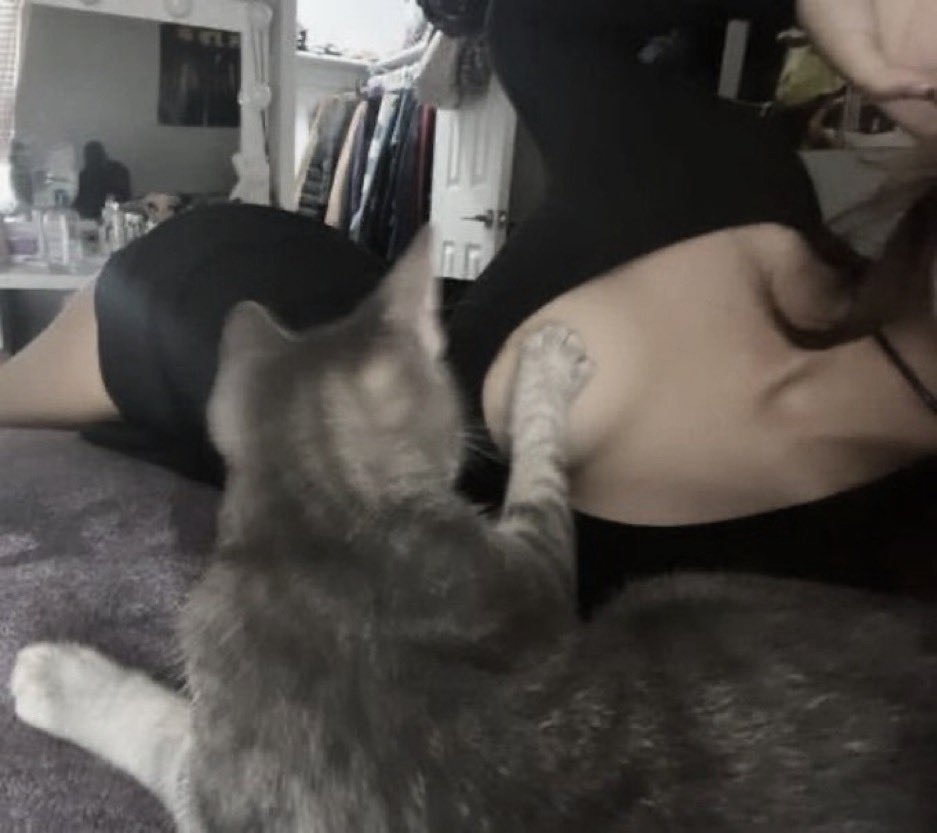 ㅤㅤㅤ
        open.spotify.com/track/4UmpZwWh…