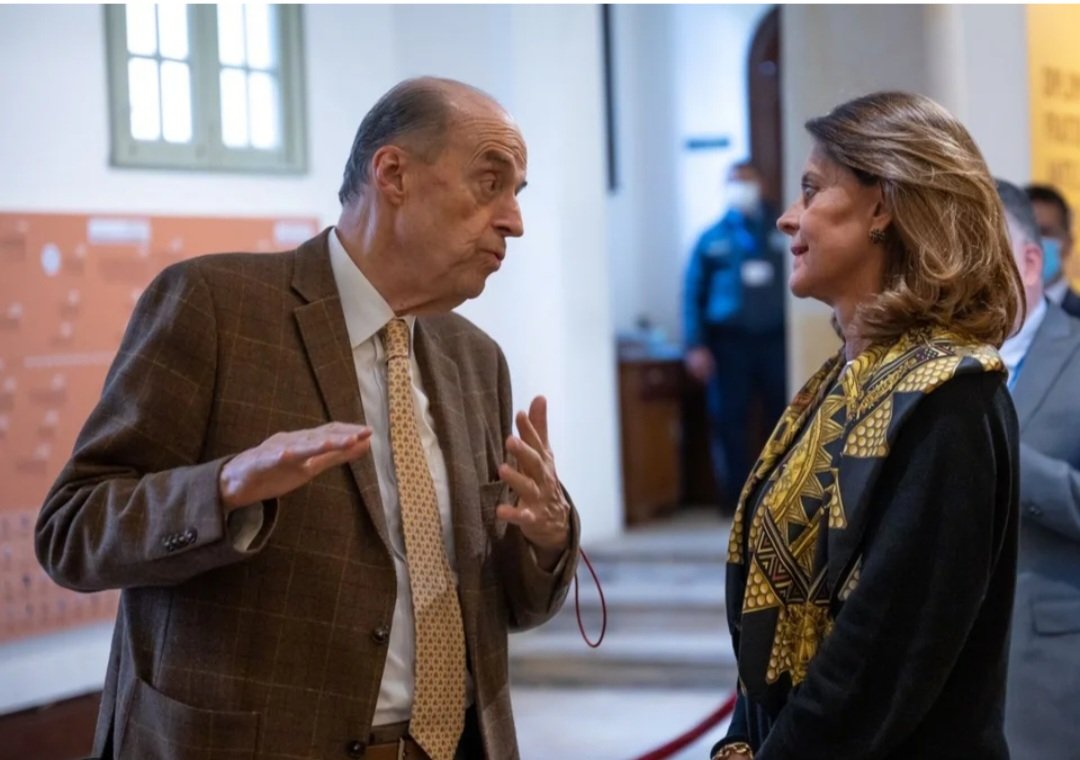 petrogustavo's tweet image. El tiempo de los viejos hidalgos españoles terminó, los que decidían que negro era bueno y quien no, a todos los convertían esclavos, quienes determinaban que Presidente debía morir o vivir, nunca creyeron en el voto popular, los que siempre estaban al acecho del erario público.