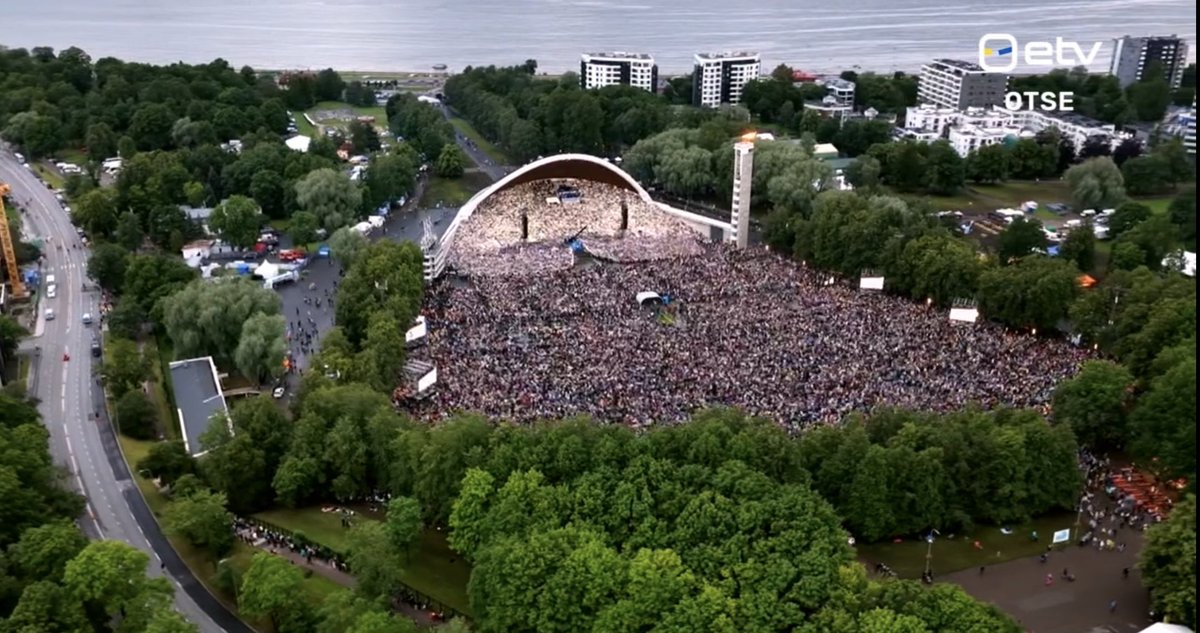 eeliisaaaa's tweet image. Being part of that crowd is the best feeling ever! Elagu Eesti!