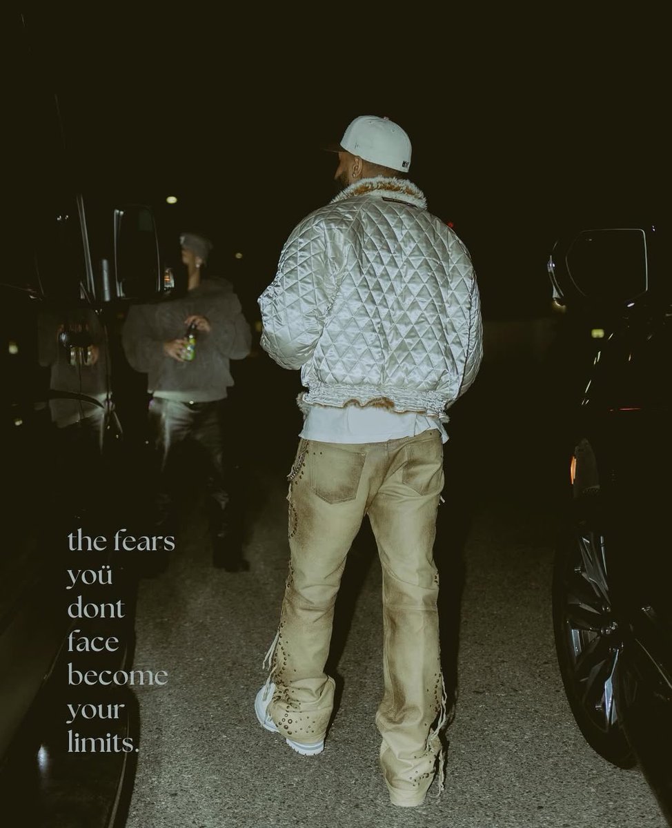 reallobj's tweet image. Back in LA, yeah