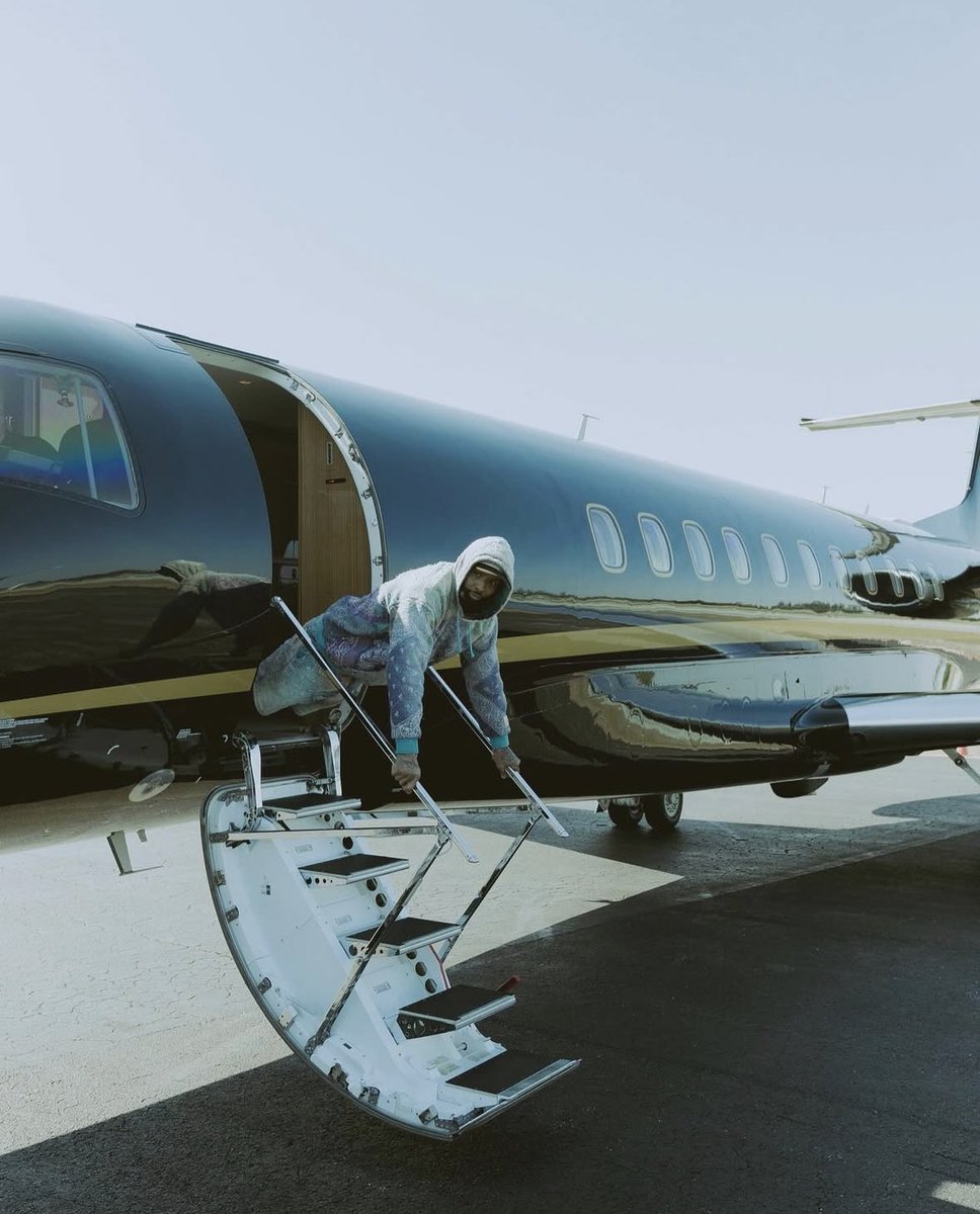 reallobj's tweet image. Back in LA, yeah