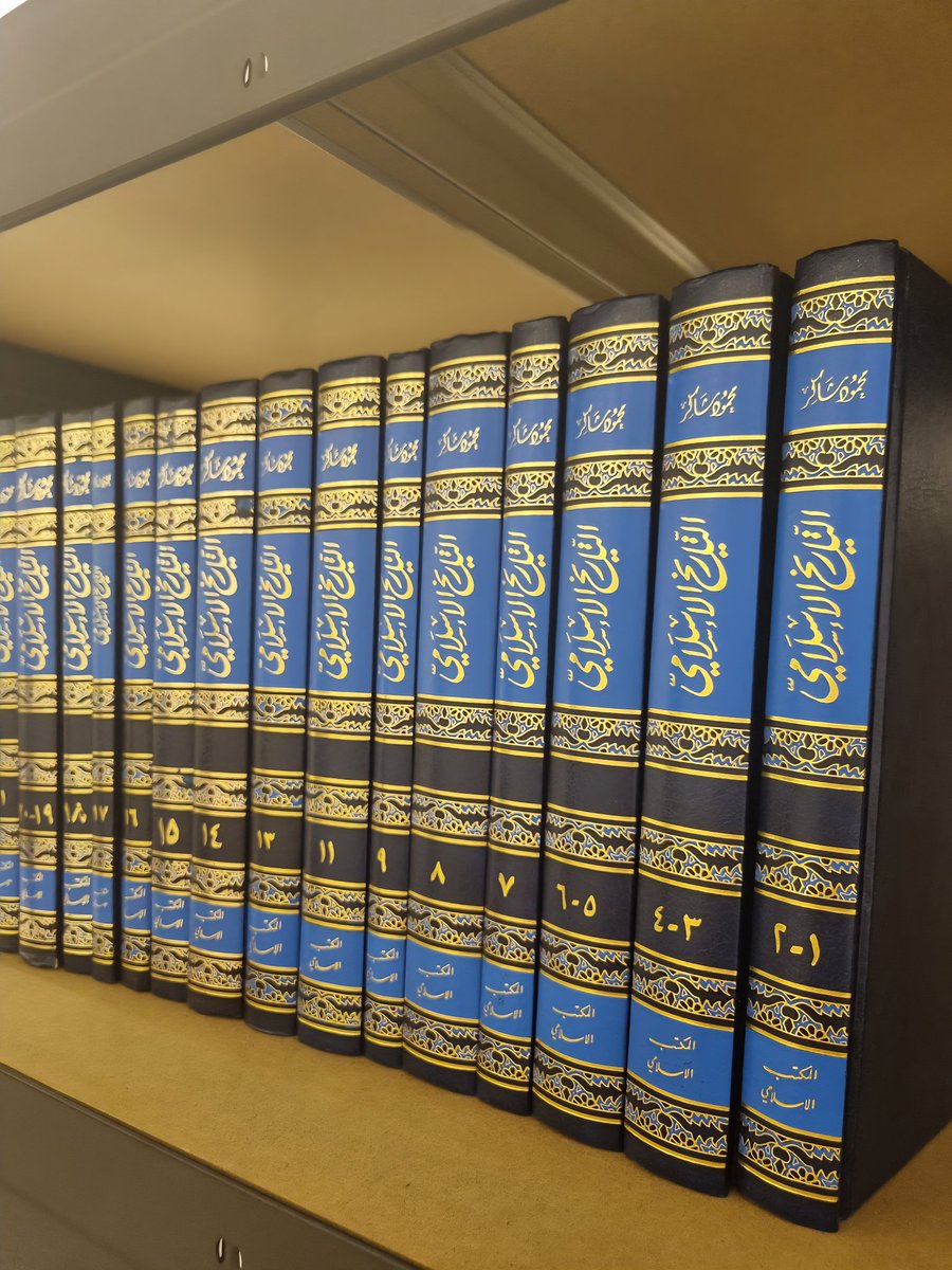 ✨️ لأول مرة أعلم أن محمود شاكر صاحب «التاريخ» غير محمود شاكر أبا فهر اللغوي الأديب 
أفادني بذلك الشيخ علاء الحربي 
والأخ أبو حمد بارك الله فيهم .

وأتمنى من أهل الخبرة أن يذكروا لطلبة العلم أسماء العلماء المتشابهة 

 مثل «محمود شاكر » المؤرخ 
و «محمود شاكر » الأديب

و «محمد بن