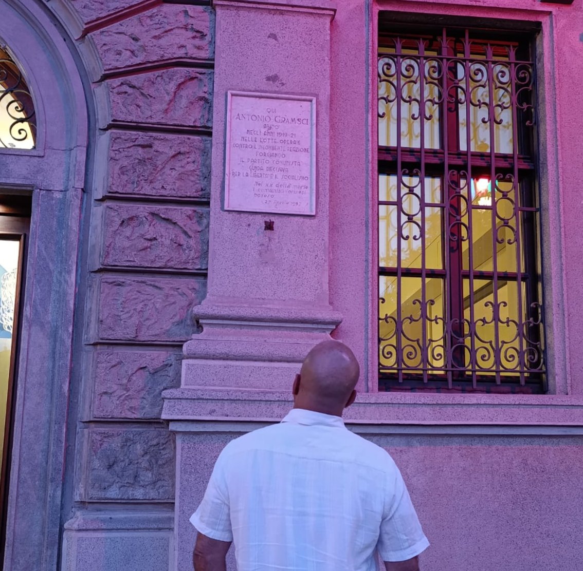 Frente al pesimismo de la inteligencia, hay que oponer el optimismo de la voluntad, dijo Antonio Gramsci, quien -siendo estudiante- vivió unos años en este edificio de Turín. 
#Cuba #CDRCuba #UnidosXCuba