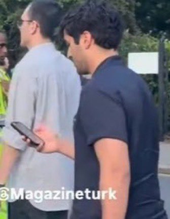 Sevgilisinden uzakta olunca erkekler