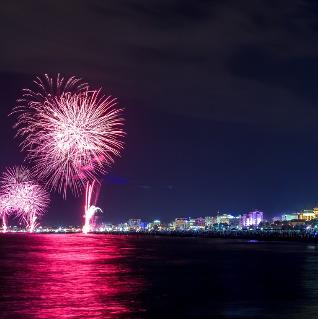 learnitalianpod's tweet photo. ✨ Buonanotte dalla magia di Rimini… 🎆🇮🇹
As fireworks once lit the Notte Rosa sky, may your night be filled with the same sparkle and wonder. 🌙✨ Sweet dreams! #Buonanotte #NotteRosa #Rimini https://t.co/qyt72WbDyM