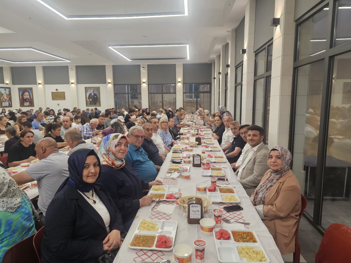 akkadinkadikoy's tweet photo. AK Parti Kadın Kolları olarak, İlçe Başkanımız Ahmet Öztürk Başkanlığında,tüm teşkilatımızla beraber  Muharrem Ayına özel , Merdivenköy Şahkulu Dergâhına ziyarette bulunduk. https://t.co/07Y9kQfVmR