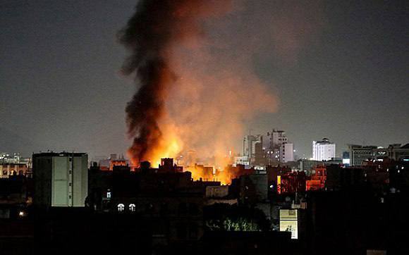 🚨
So far approximately 50 missiles and bombs were dropped on 2 ports, a merchant ship, and a Houthi power station