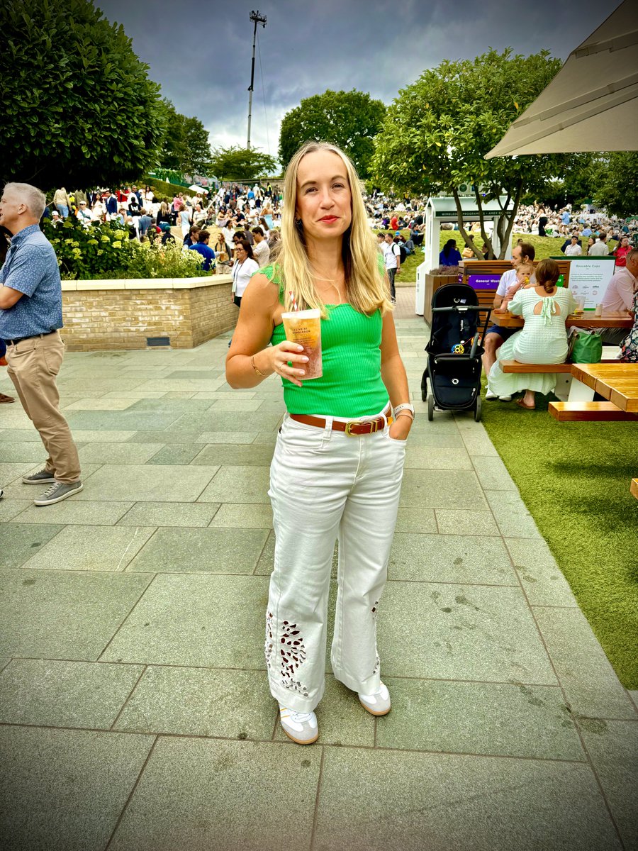 EugeneMinogue's tweet image. Amazing day with the Mrs @sambelly1984 soaking up the atmosphere at @wimbledon yesterday!

A privilege to see some great games on Centre Court, including the legend - @DjokerNole 🇷🇸

🎾 🍓🥂🍻☔️🌤️

#NewBallsPlease #PimmsOClock #Wimbledon