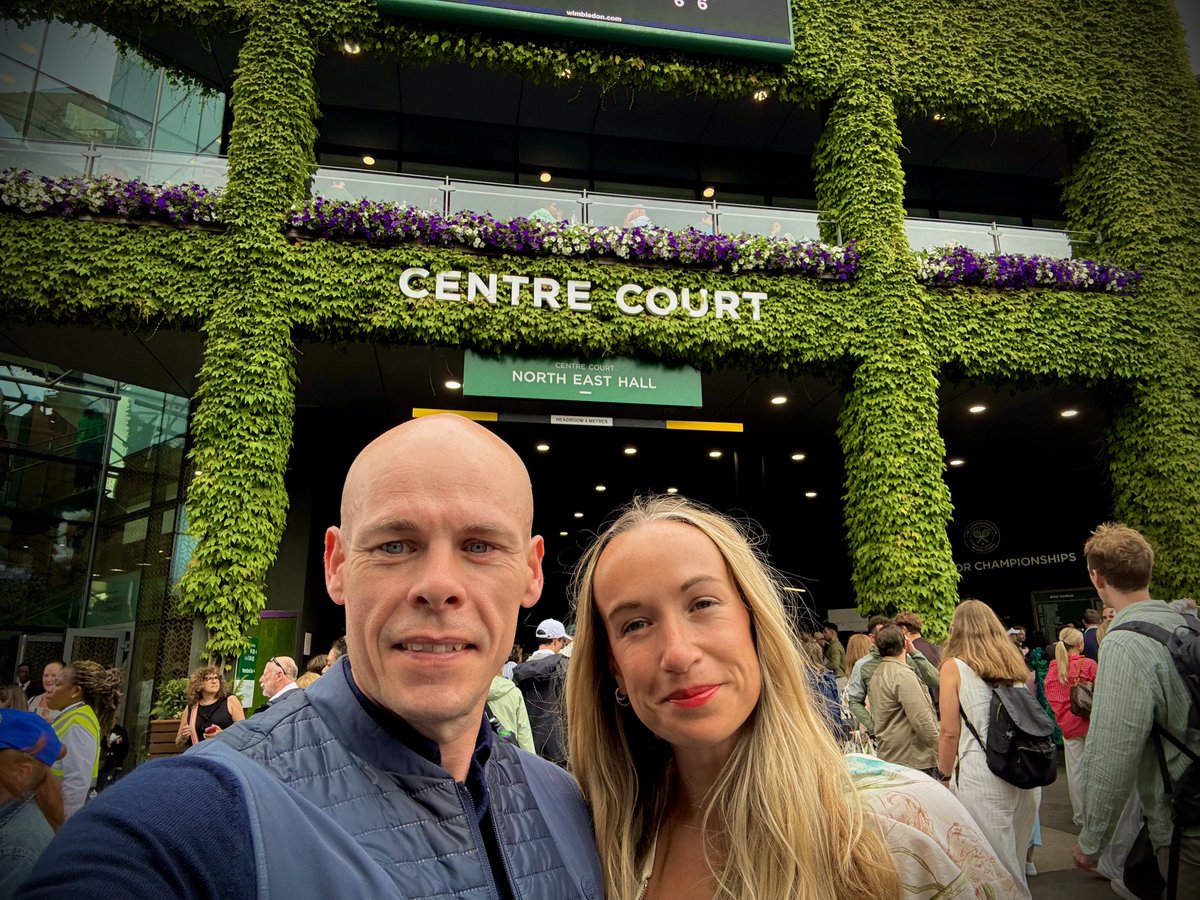 EugeneMinogue's tweet image. Amazing day with the Mrs @sambelly1984 soaking up the atmosphere at @wimbledon yesterday!

A privilege to see some great games on Centre Court, including the legend - @DjokerNole 🇷🇸

🎾 🍓🥂🍻☔️🌤️

#NewBallsPlease #PimmsOClock #Wimbledon