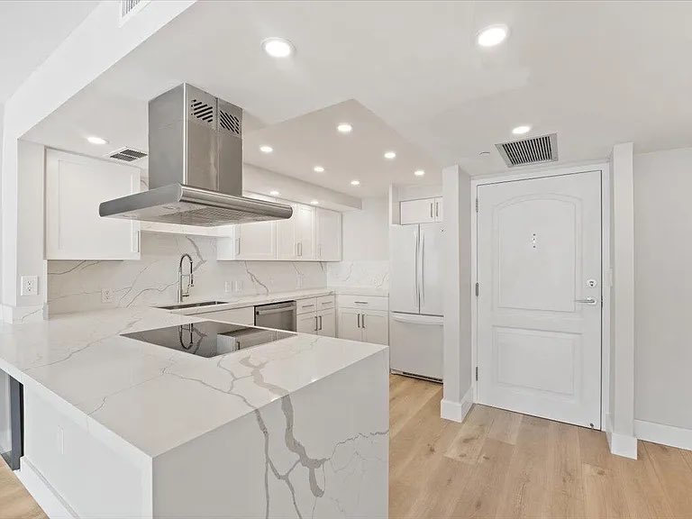 RobinMorla's tweet image. Excited to congratulate my amazing client on the purchase of their waterfront condo in Aventura, Florida!

Big thank you to Sofia Amar for all the help and support throughout the process! 

Wishing my client all the best in their beautiful new home!

#Clear2Close #AventuraCondo