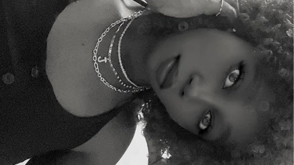Joelyn45205201's tweet photo. I’m Real Me💛! Honest With Myself And To Everyone😇. I Hate Being Fake And I Hate Fake People🥸. https://t.co/XvOcVESlut