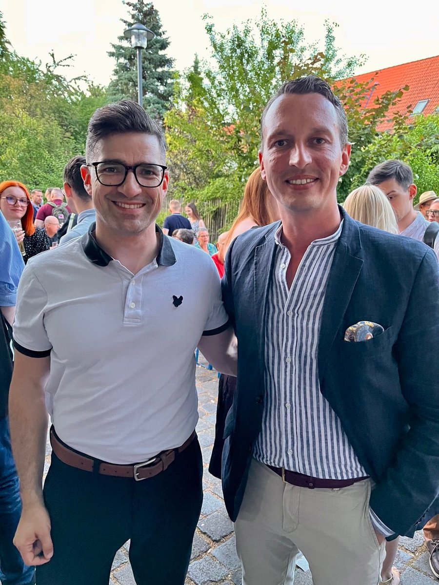 Nach dem Prozess: Sommerfest in Schnellroda. Vorträge, Bücher, Debatte und Kraft schöpfen.

Dankeschön.