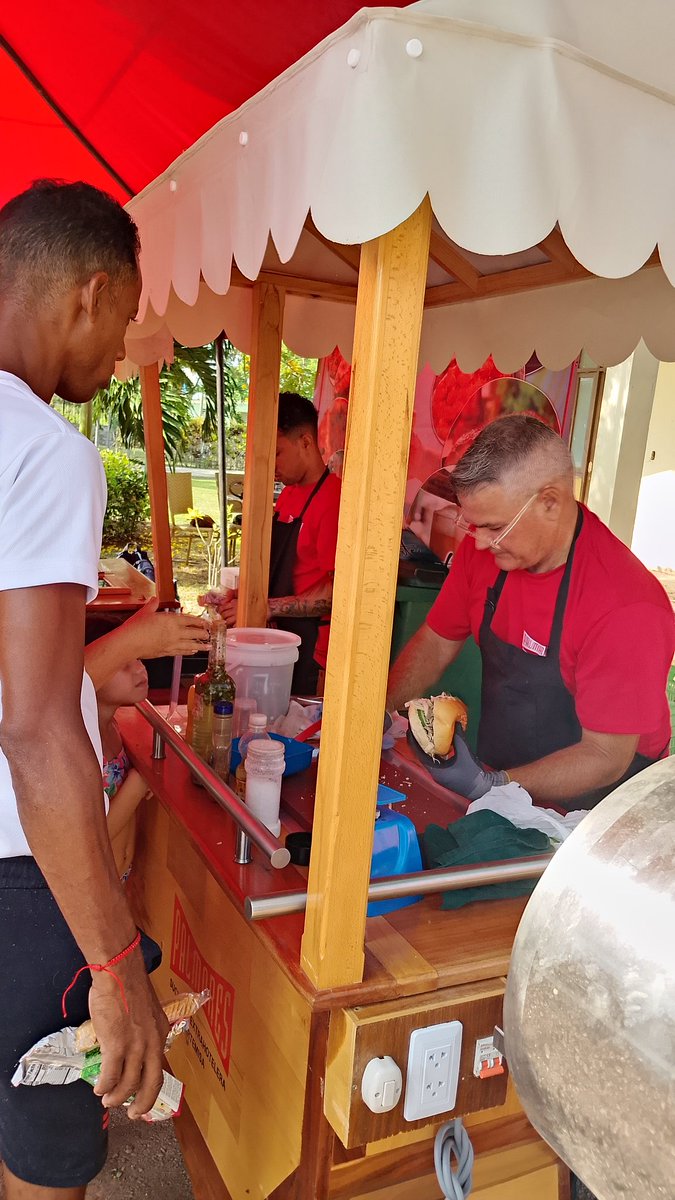 ELeyva63647's tweet photo. Ariguanabo ya siente el Verano
#VeranoSiempreJoven
#SanAntonioDeLosBaños
#simplementejuntos
#Cuba https://t.co/0f59sgzpim