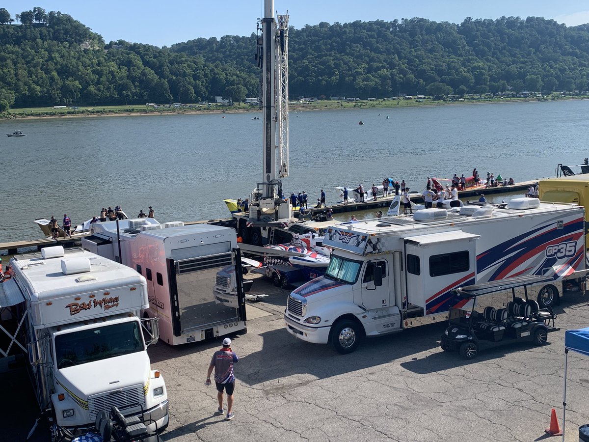 Boats in the water at the dock. Waiting on the 5 to the 5 call.
