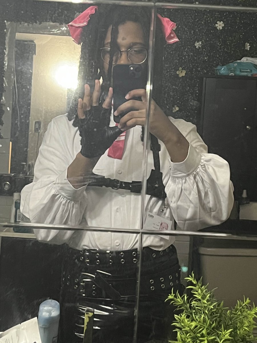 after being hit with the embarassment debuff for a few days I only have a bad mirror picture of the afforemention yuni cosplay

I will not be wearing these shorts for tekko