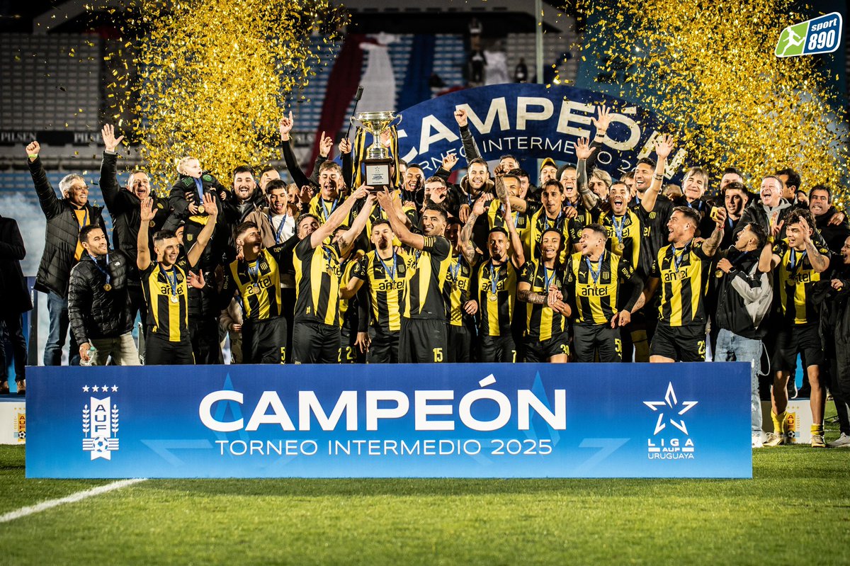 #LigaUruguaya 🇺🇾 #TorneoIntermedio #Final. El Carbonero se consagró campeón por primera vez de éste certámen. Venció al Bolso en la definición de la penales, tras empatar en Blanco los 120 minutos. #Peñarol 0(4) - #Nacional 0(3)