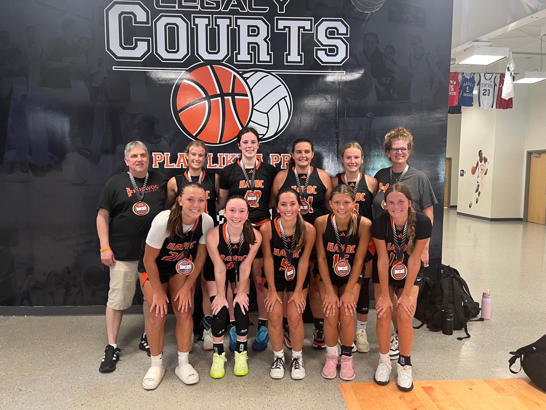 Fun warmup for Run 4 Roses. Hoosier Summer Shootout champions! <a href="/INEliteHavoc/">Havoc Basketball</a>