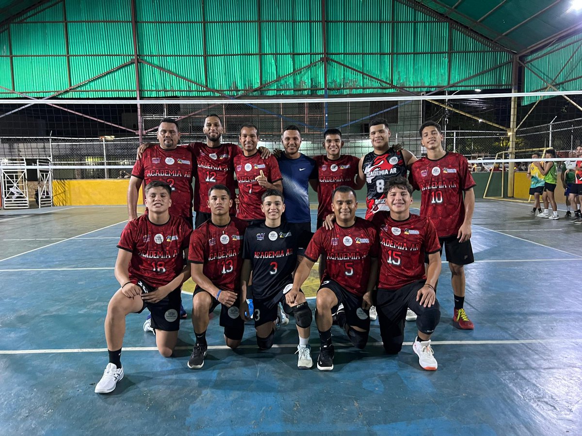 ram_gg's tweet photo. Haciendo lo que me gusta...
De una jornada pediátrica a un partido de voleibol. Siempre se puede hacer lo que nos gusta 💕 https://t.co/QoqswhwAdG