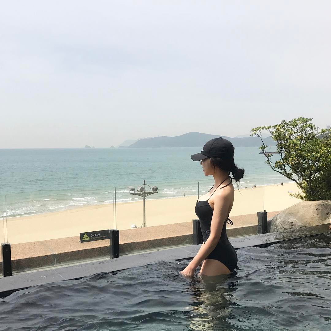 This weekend was very meaningful. I looked out to sea and felt the breeze. Chasing endless summer vibes ☀️🌊