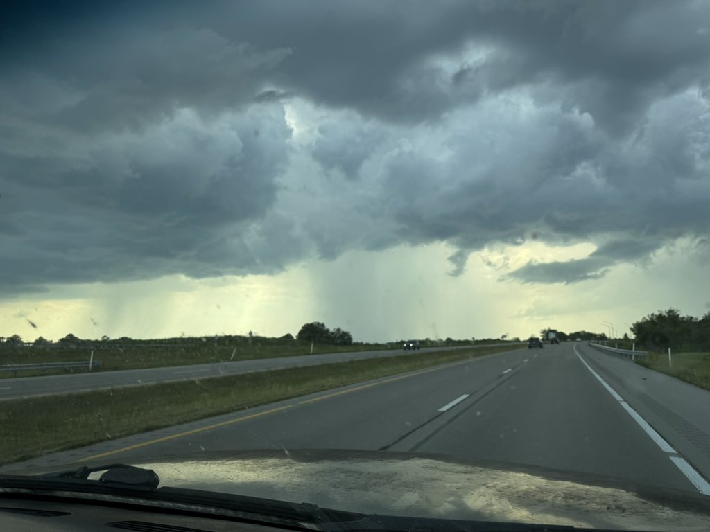 tianky3's tweet photo. On mountain parkway headed to 64.  #KYWX @Kentuckyweather https://t.co/6S9RzvdpIZ