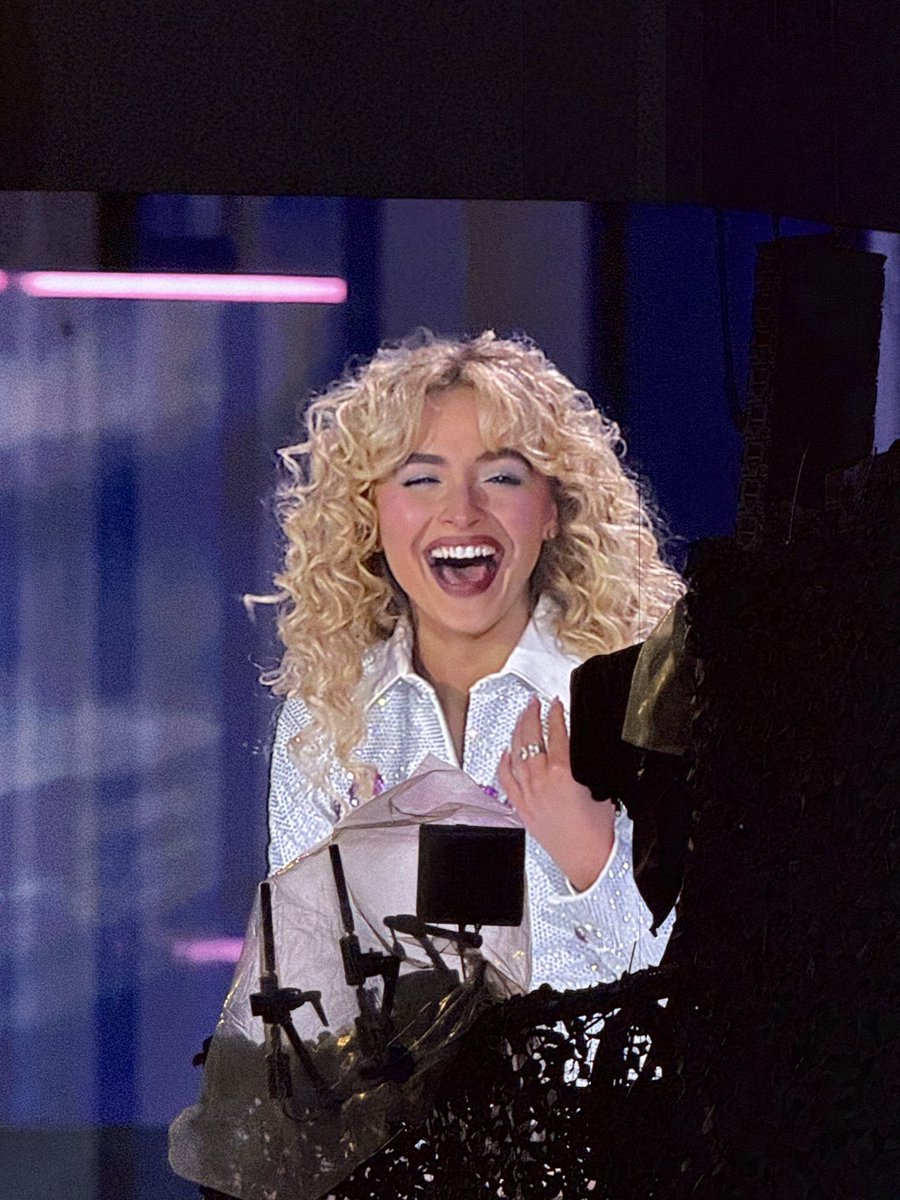 NEED SABRINA TO BE THIS HAPPY FOREVER