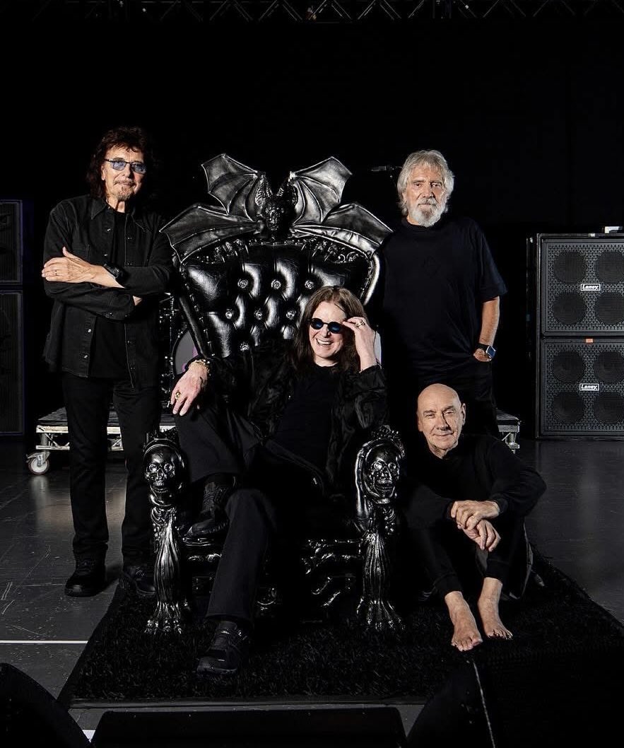 Gracias vida y gracias a mi amigo Johann por enseñarme a la mejor banda del mundo. Gracias Ozzy, Tony, Geezer y Bill. Mi vida con ustedes fue, es y será mejor.