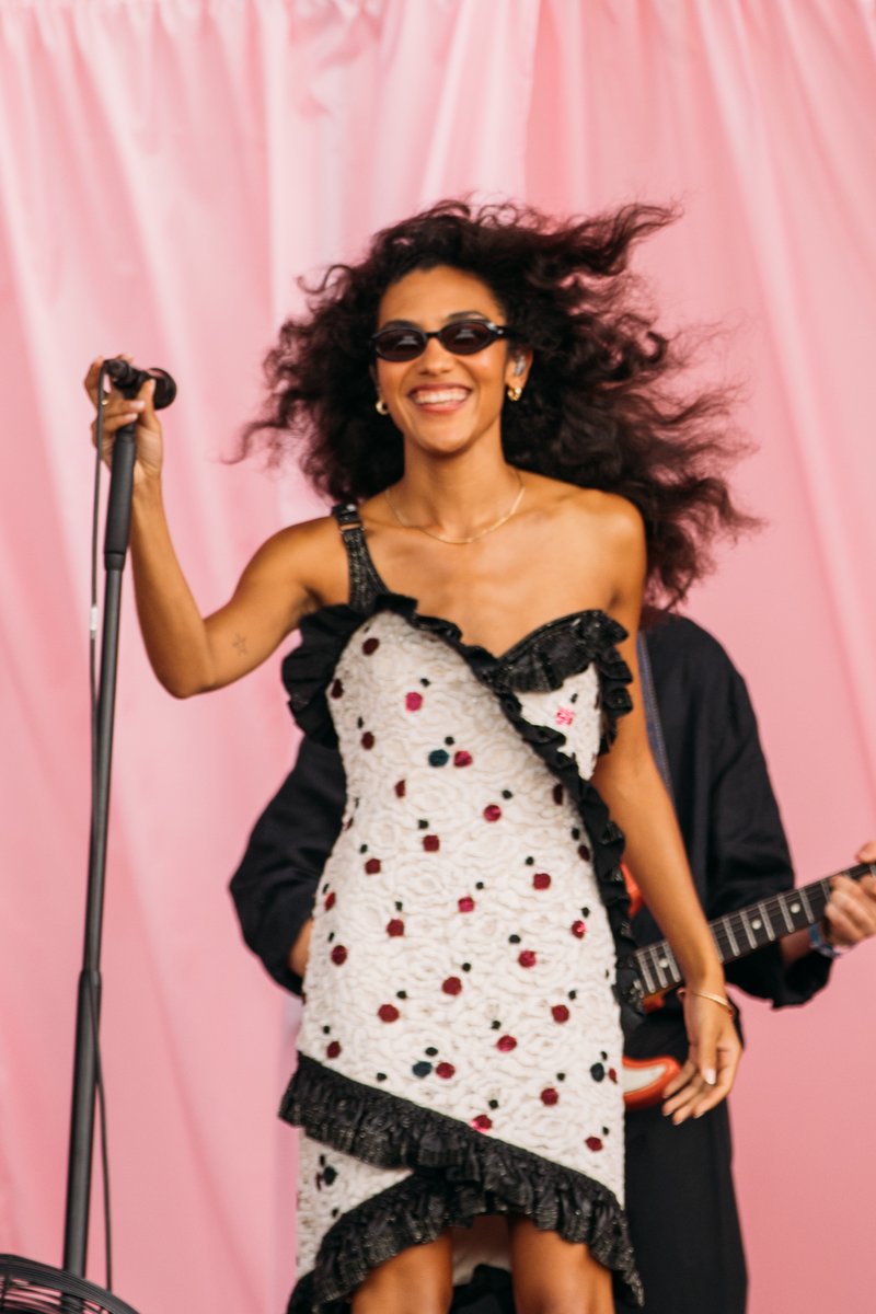 Olivia Dean’s set felt like a big hug 🥰

#BSTHydePark #OliviaDean