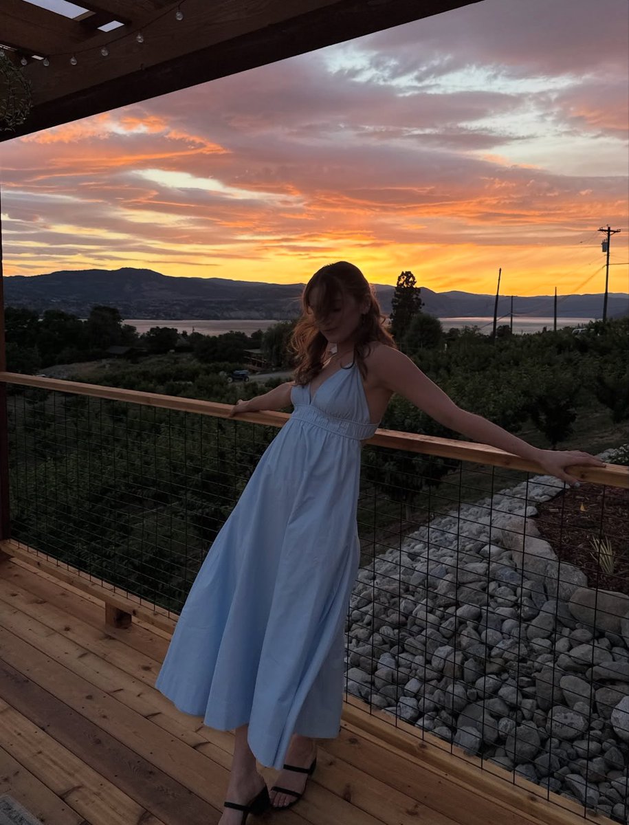burgessthinker's tweet photo. the most beautiful girl in the world https://t.co/0KsCBtO95l
