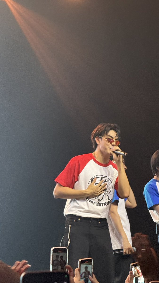 guangyaoi's tweet photo. Joong de juliet deve ser apreciado #FKJDFMINBRAZIL https://t.co/Ad5qdGlmAe