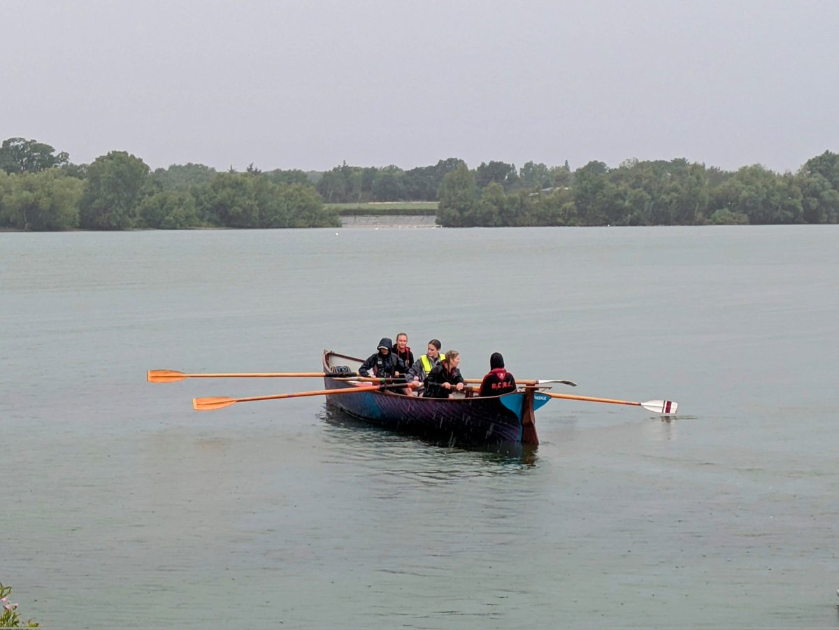 Recruiting new rowers! Unfortunately the weather wasn't the best towards the end! 🚣‍♂️🚣‍♀️🌧️