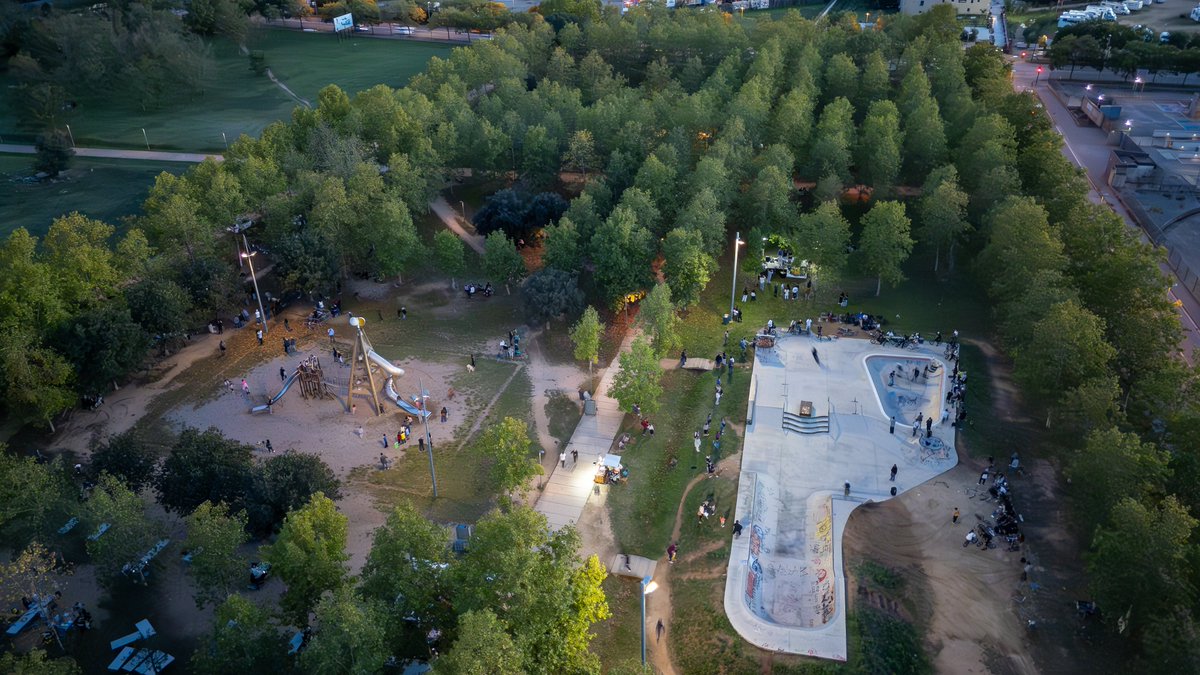 <a href="/gemarvi/">Gemma Martínez</a> <a href="/sergicot/">Sergi Cot 🇵🇸</a> Vergonya. Ecologistes de boca, especuladors a la realitat.  On s'ha vist vendre un parc per pagar expropiacions?  <a href="/elparcnoestoca/">El parc no es toca</a>