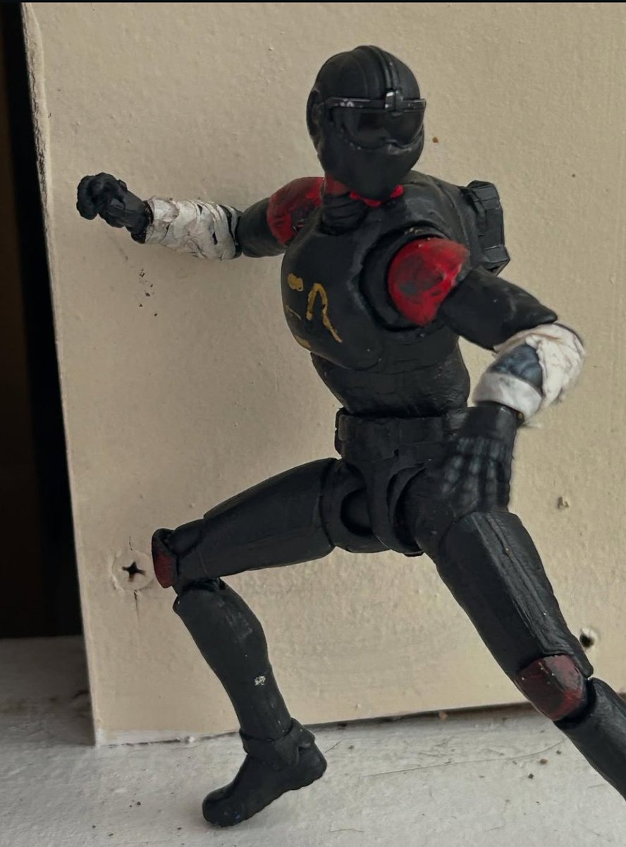 JFord504's tweet image. @spideyfann102 on IG made an action figure out of our Comic's proto-robin suit!! This is AMAZING
@j