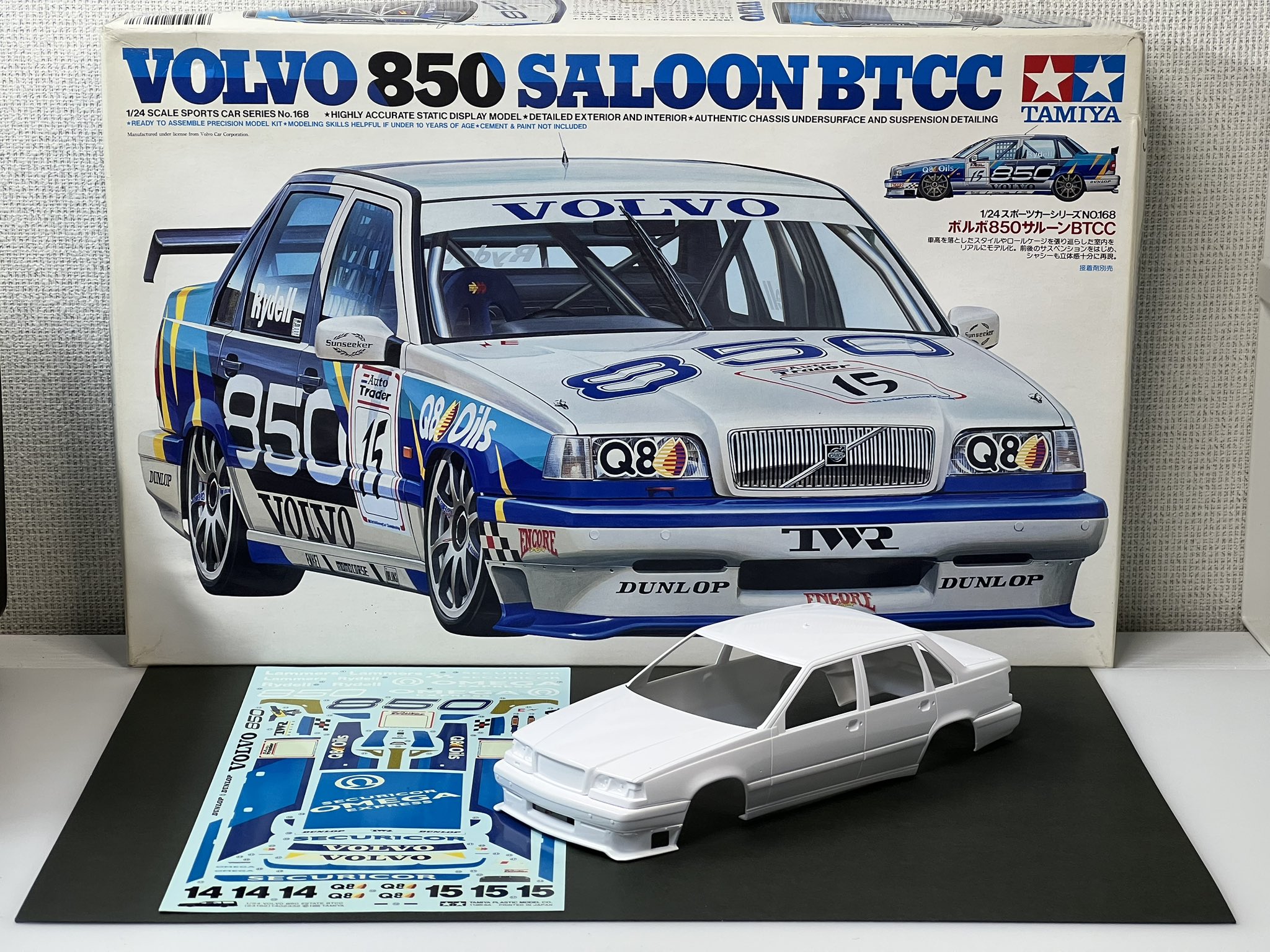 タミヤ　ボルボ 850 サルーン　BTCC 未組立て　箱イタミ　デカールイタミ タミヤ ボルボ 850 サルーン BTCC 未組立て 箱イタミ デカール