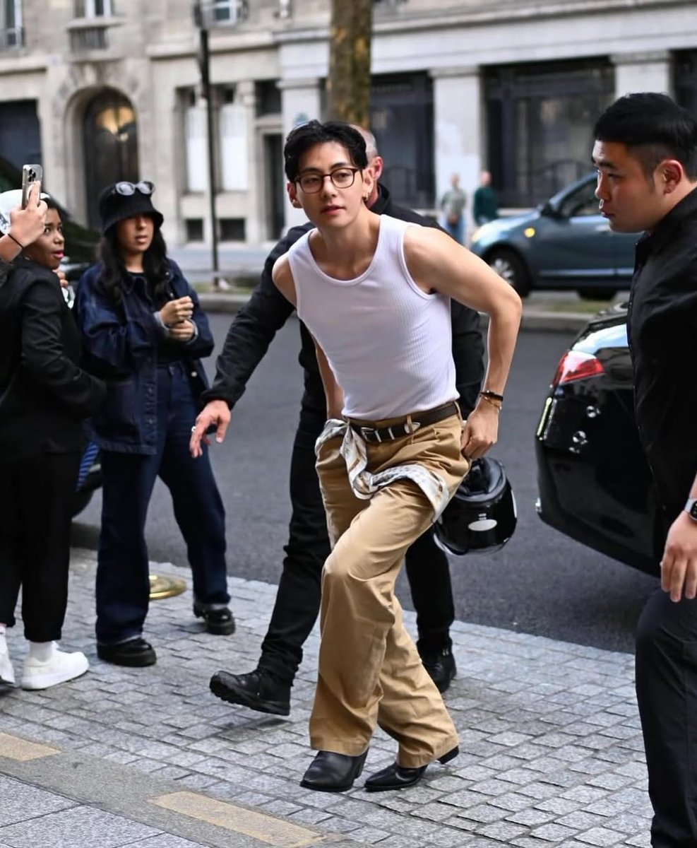 RURUV4's tweet image. 朝からテテ沢山見たから仕事頑張れそう🤭テテボラへ🩷

#TaehyungInParis 
#TAEHYUNGXCELINE 
#CelineBoyV