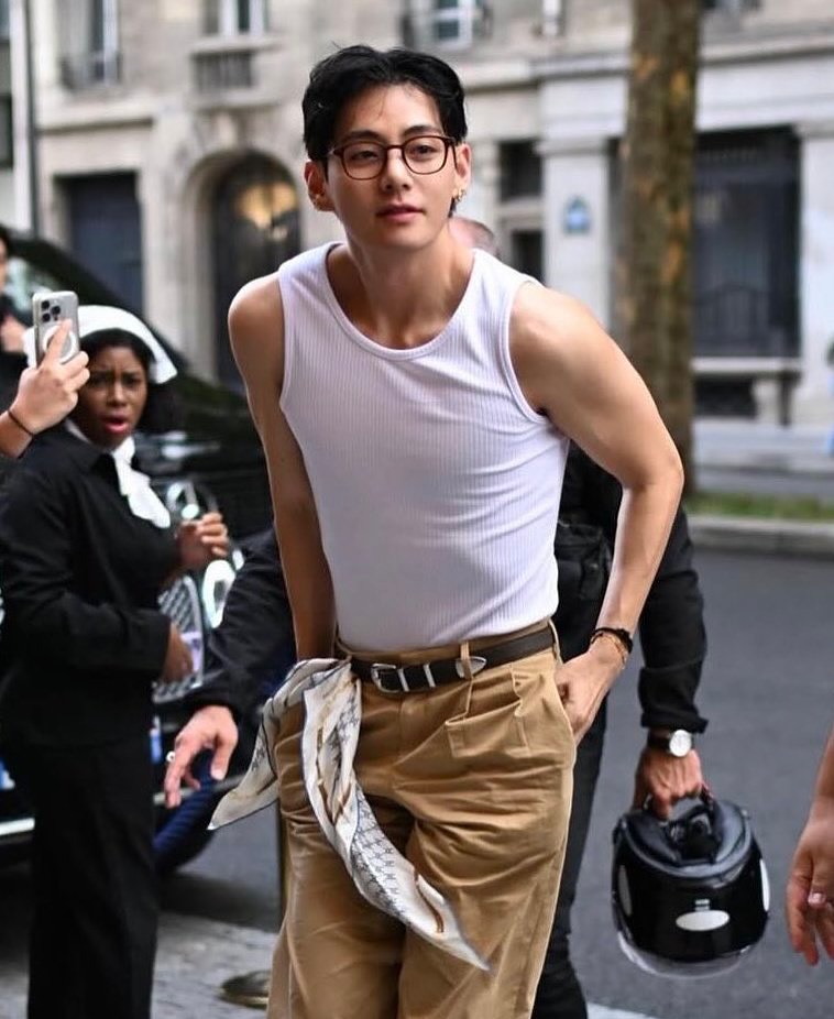 RURUV4's tweet image. 朝からテテ沢山見たから仕事頑張れそう🤭テテボラへ🩷

#TaehyungInParis 
#TAEHYUNGXCELINE 
#CelineBoyV
