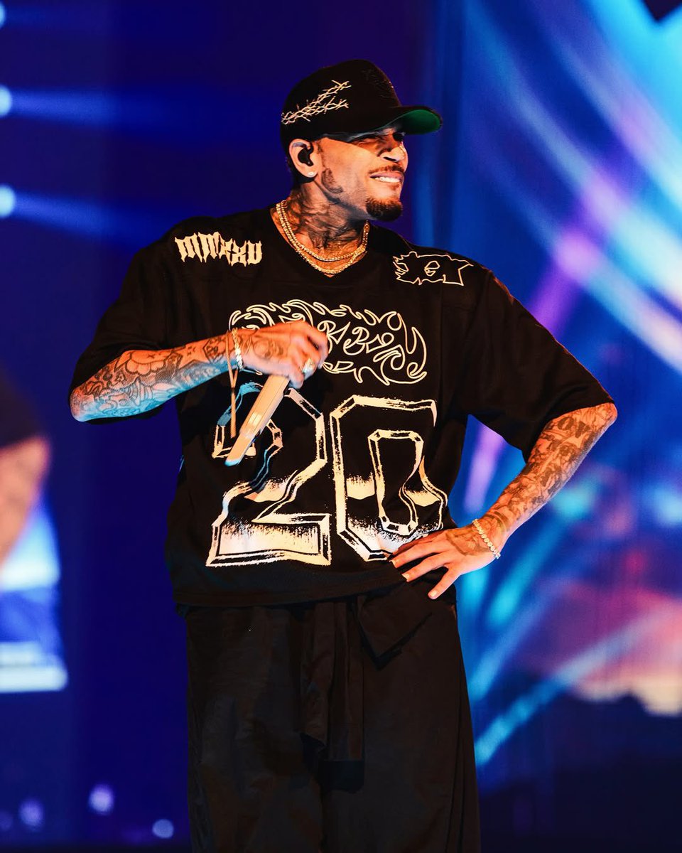 ClockNBreezyTV's tweet image. New Chris Brown wallpaper🔥