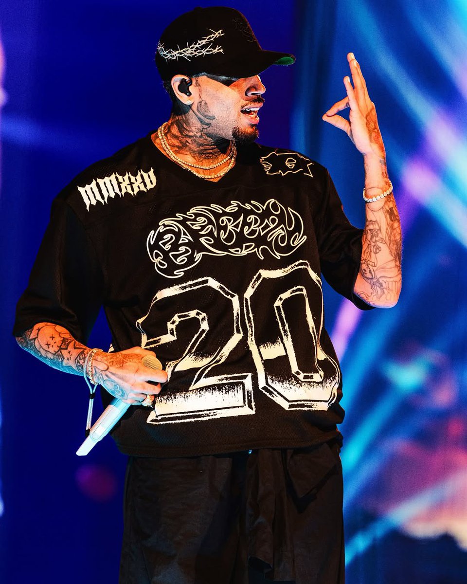 ClockNBreezyTV's tweet image. New Chris Brown wallpaper🔥
