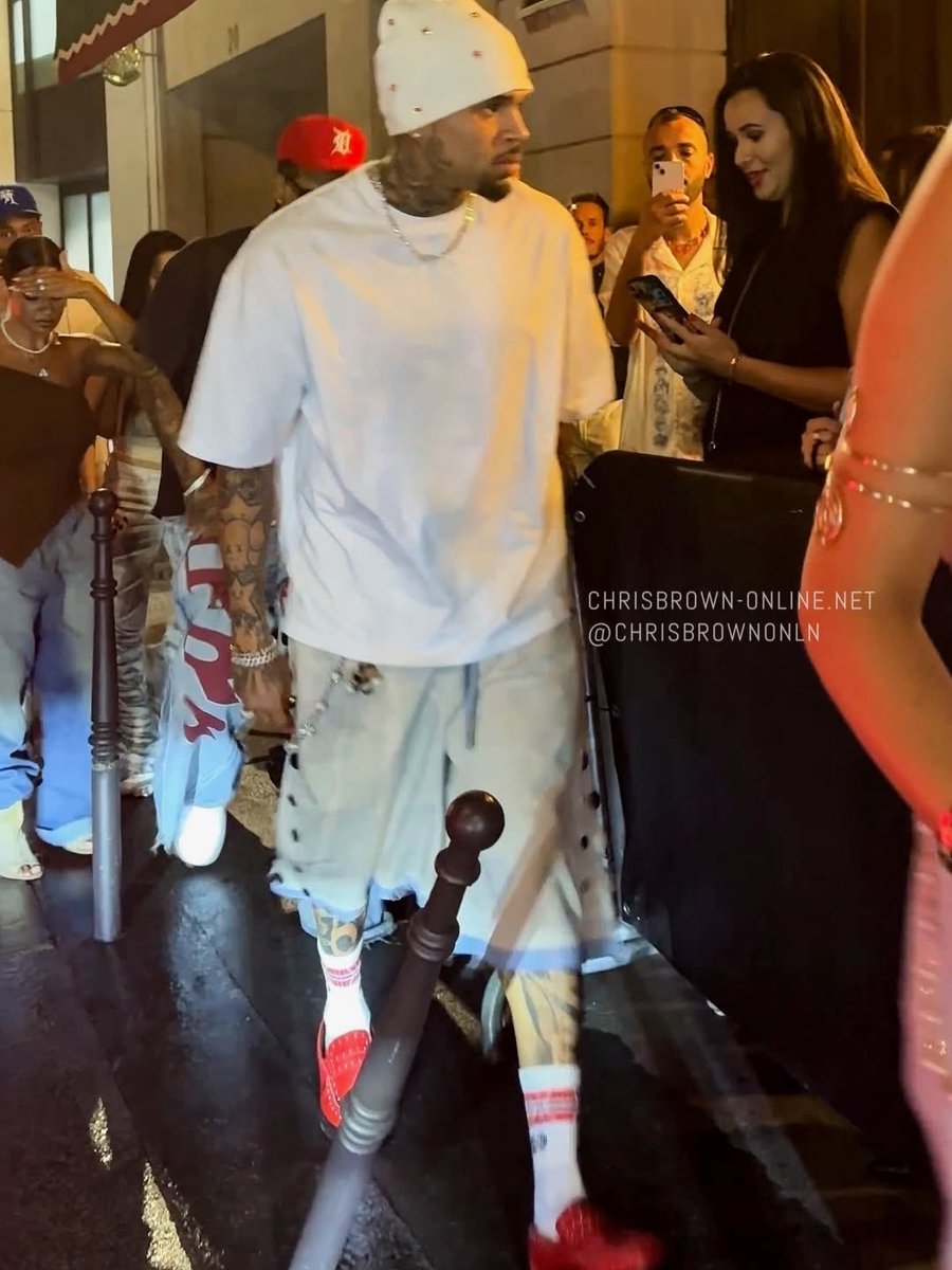 ClockNBreezyTV's tweet image. Chris Brown in Paris🇫🇷