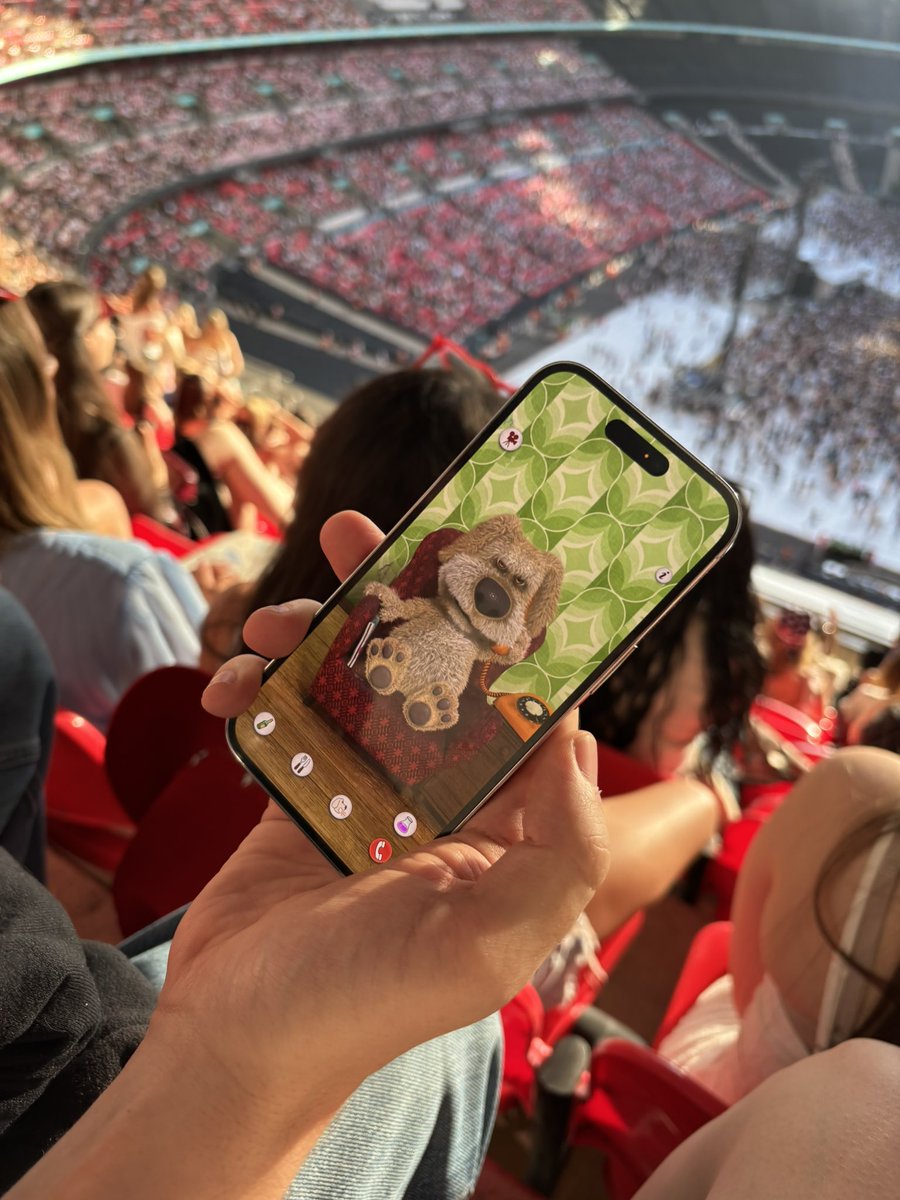 Had to get a real opinion of Lana Del Reys performance at Wembley