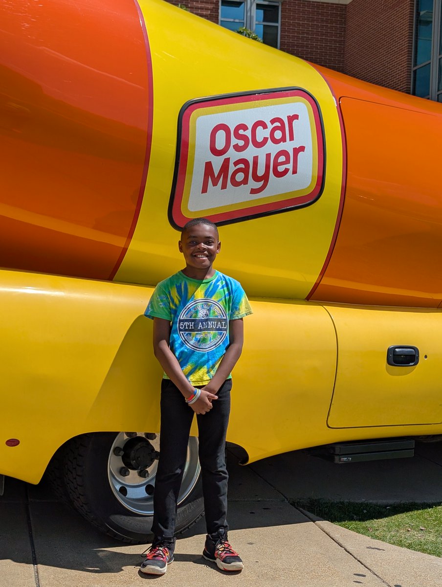 Le Bonheur Children's (@lebonheurchild) on Twitter photo The <a href="/oscarmayer/">Oscar Mayer</a> Wienermobile rolled up to Le Bonheur Children's and brought big smiles with it. Patients, families and staff had a bun-derful time checking out the iconic hot dog on wheels. Thanks to the Hotdoggers for making this special visit so frank-tastic! The <a href="/oscarmayer/">Oscar Mayer</a> Wienermobile rolled up to Le Bonheur Children's and brought big smiles with it. Patients, families and staff had a bun-derful time checking out the iconic hot dog on wheels. Thanks to the Hotdoggers for making this special visit so frank-tastic!