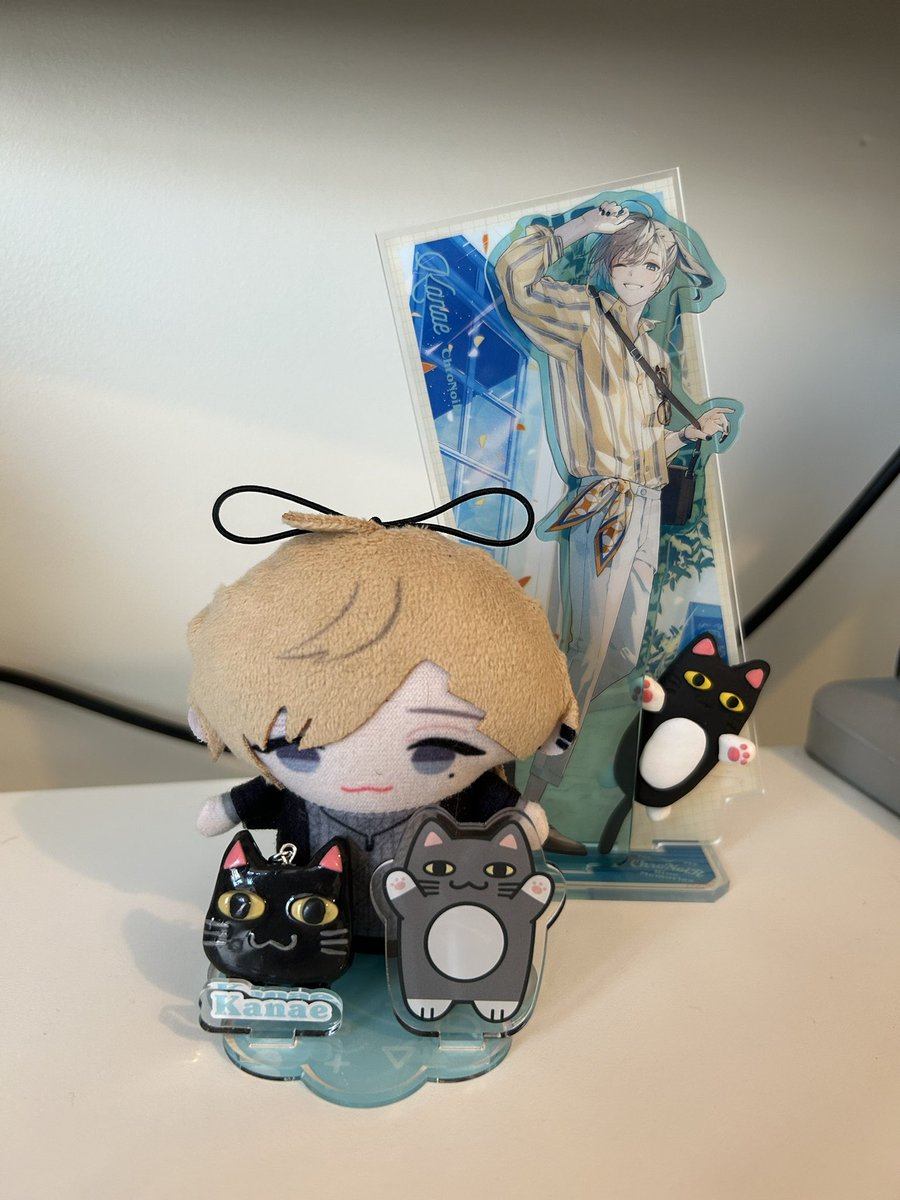 BroccoliK3's tweet image. Tried out UV resin for the glazing and… resin is not my natural gift lol does Roto look ok though..? 👉🏻👈🏻