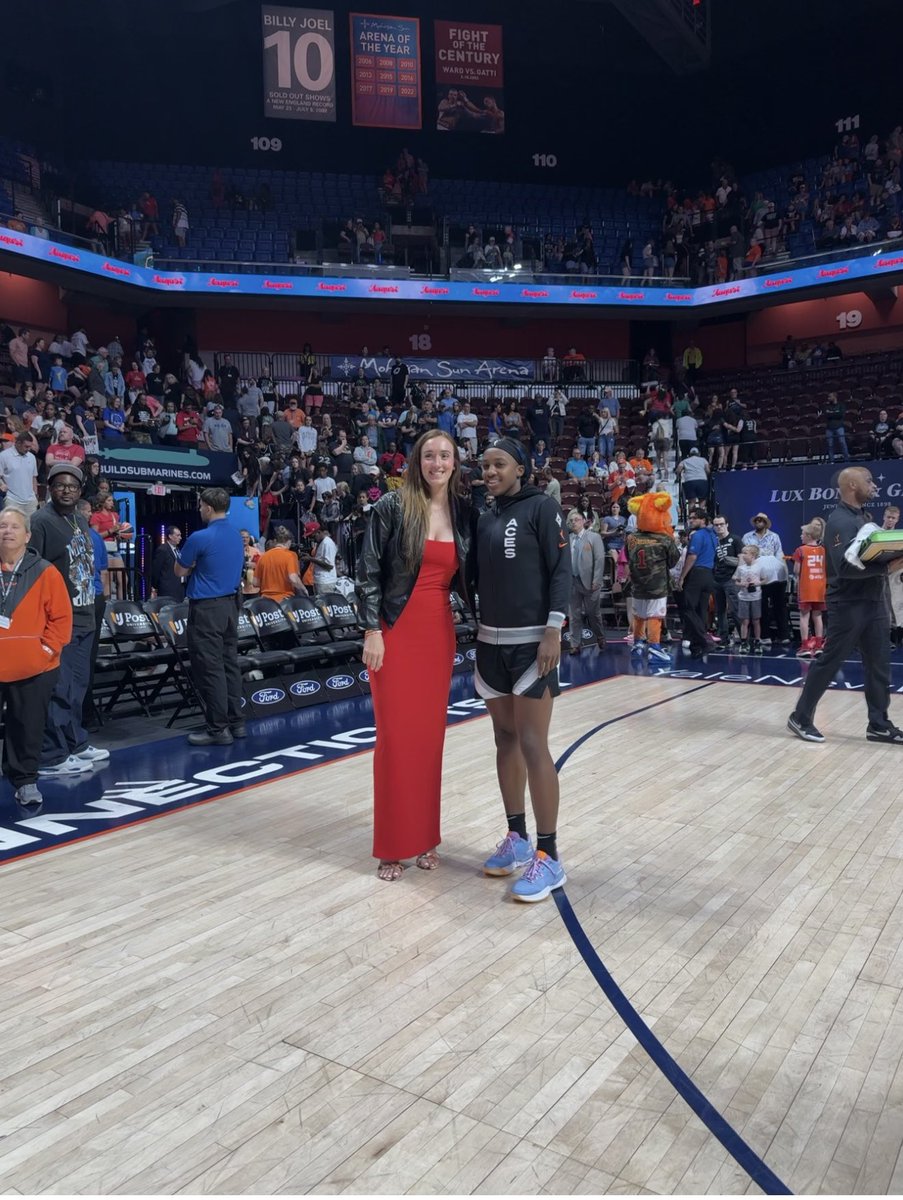 Deyscha "Sway" Smith (@deyschasmith) on Twitter photo Marina Mabrey and Jackie Young 💚
They won a National Championship together at Notre Dame in 2018. <a href="/TheNextHoops/">The Next: A women's basketball newsroom at The IX</a> Marina Mabrey and Jackie Young 💚
They won a National Championship together at Notre Dame in 2018. <a href="/TheNextHoops/">The Next: A women's basketball newsroom at The IX</a>