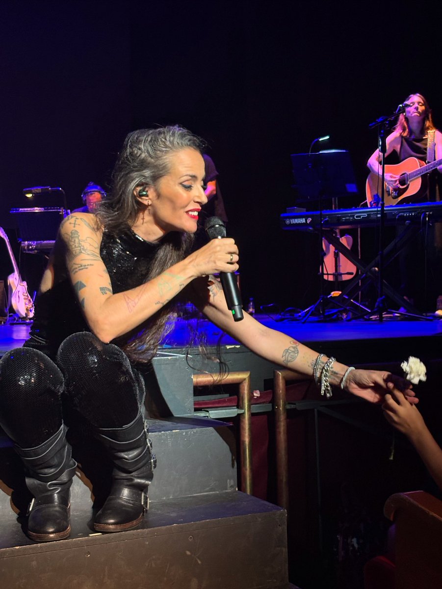 ¡Qué maravilla de concierto! <a href="/VEGAOFICIAL/">Vega</a> #ignis