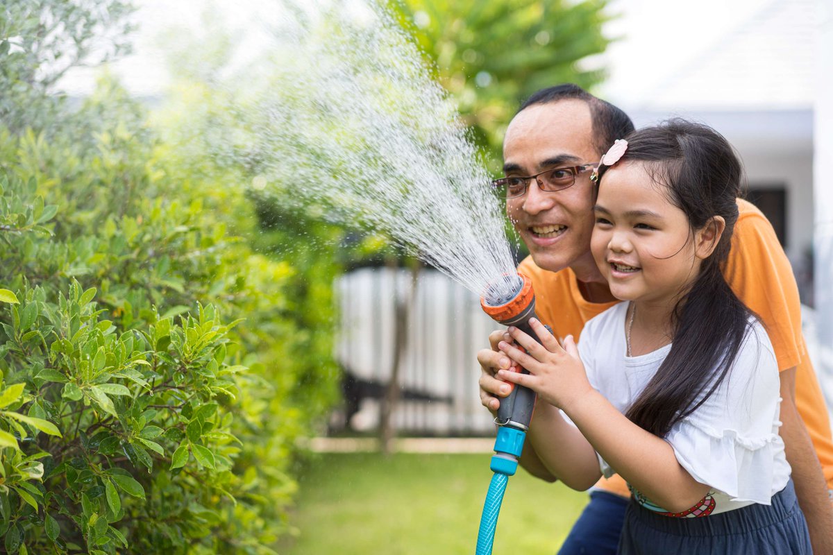 Time your watering right this summer. Water your lawn or garden before 10 a.m. or after 7 p.m. to reduce the amount of moisture that evaporates. 

More tips on our website: peelregion.ca/water/water-co…
