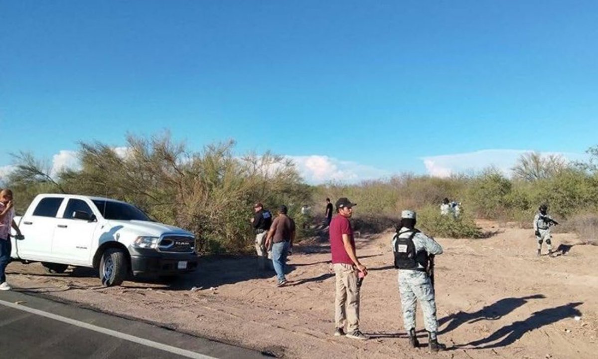 🇲🇽‼️ | Horror en Sonora: tres niñas de entre 6 y 10 años fueron halladas ejecutadas y abrazadas entre sí en un tramo aislado de la Carretera 36 Norte, cerca de Miguel Alemán, Hermosillo.

Testimonios señalan que las pequeñas —dos hermanas de 8 años y otra de 6— habrían sido