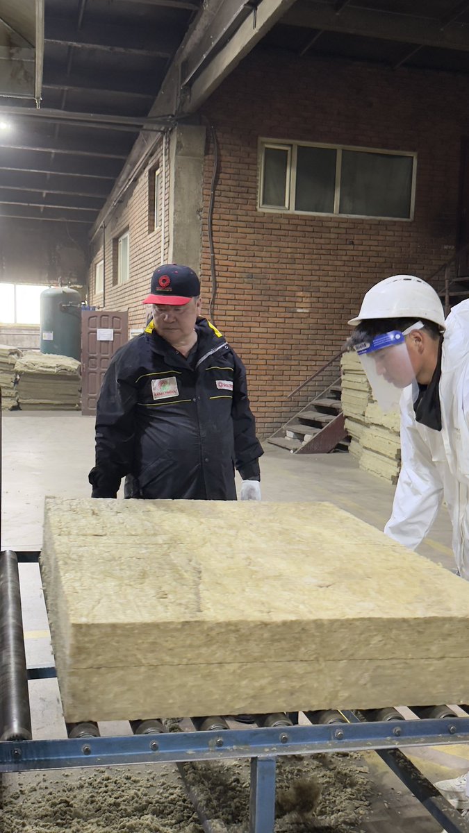 ☕️Аяга кофе,зүсэм талхнаас хямд дулаалга🥪

🏠Байрныхаа шал,хана,дээврээ сайн дулаал,цонх,хаалганыхаа завсар зайг сайн дулаалж чигж⁉️
🔥Бага түлш🆚Бага утаа
🔌Таны түлш,цахилгаандаа зарцуулсан мөнгө хана,таазаараа нэвчин гарч агаарт цацагдан үнэгүйдэж байгааг сайн ойлгох