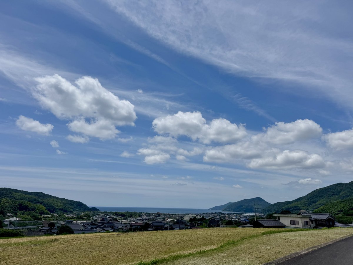 Skool_eg8's tweet photo. 夏は暑くて嫌になるけど、透き通った空気の景色が見れるのは今が1番良いんだよなぁ https://t.co/dpkvDCKme1