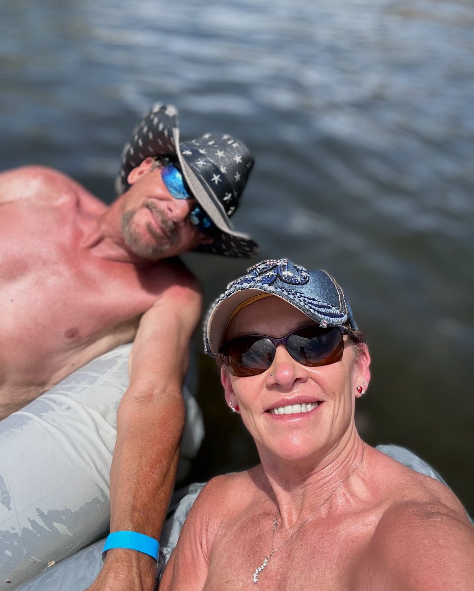 Had a wonderful time tubing the river with <a href="/MilfMandi/">Hotwife Mandi Mayes</a>